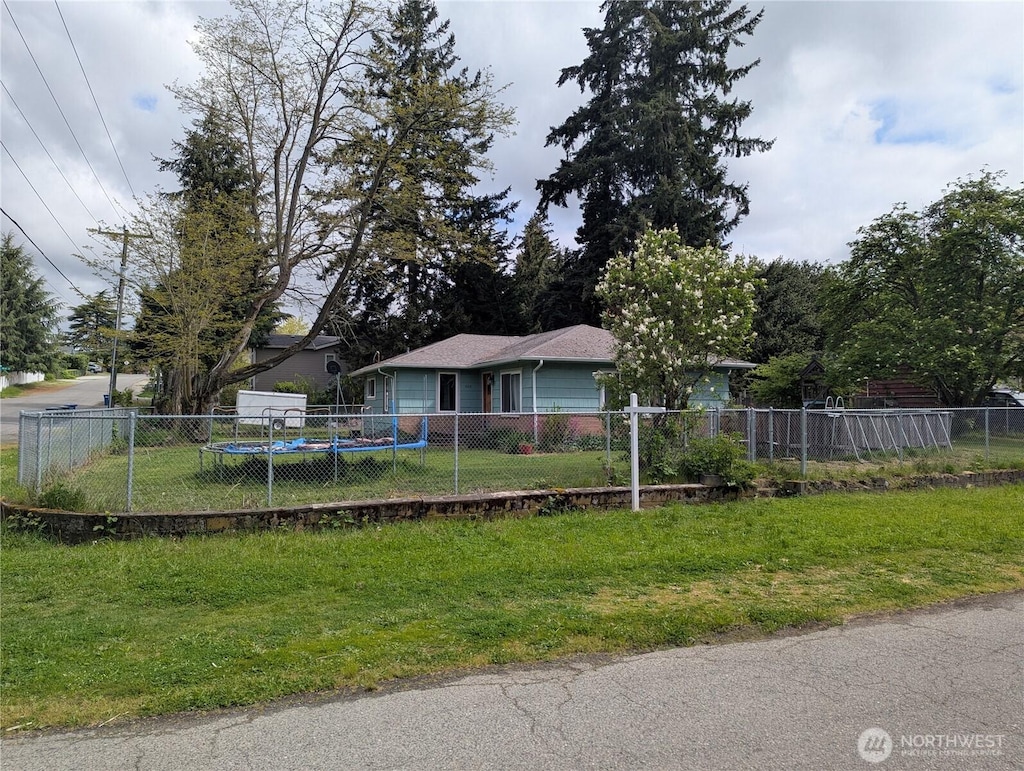 single story home featuring fence and a front lawn