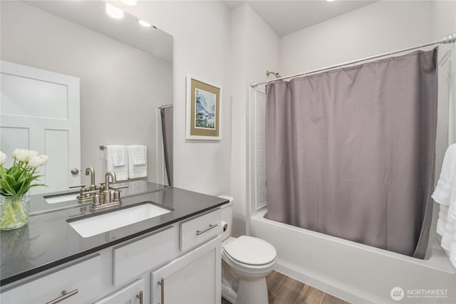 full bathroom with shower / bathtub combination with curtain, wood finished floors, vanity, toilet, and recessed lighting
