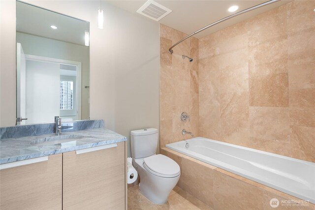 full bathroom featuring visible vents, recessed lighting, vanity, toilet, and tiled shower / bath combo