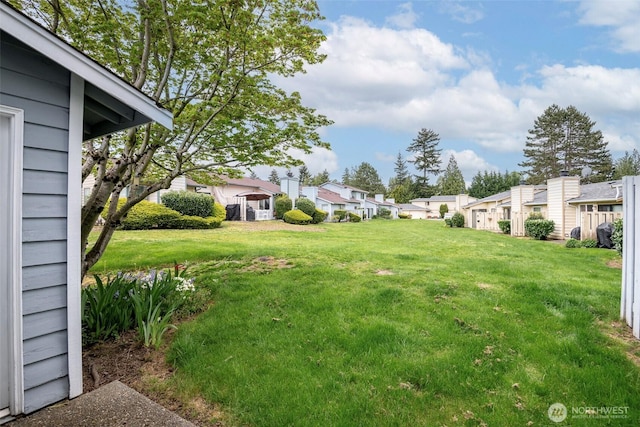 view of yard featuring a residential view