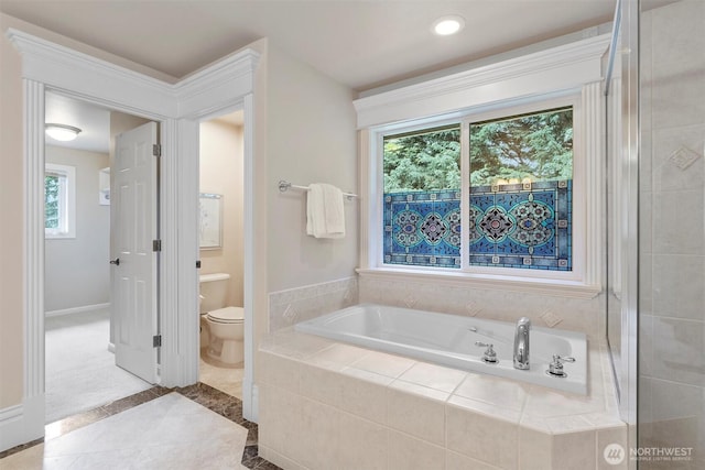 full bath featuring a garden tub, tile patterned floors, baseboards, toilet, and recessed lighting