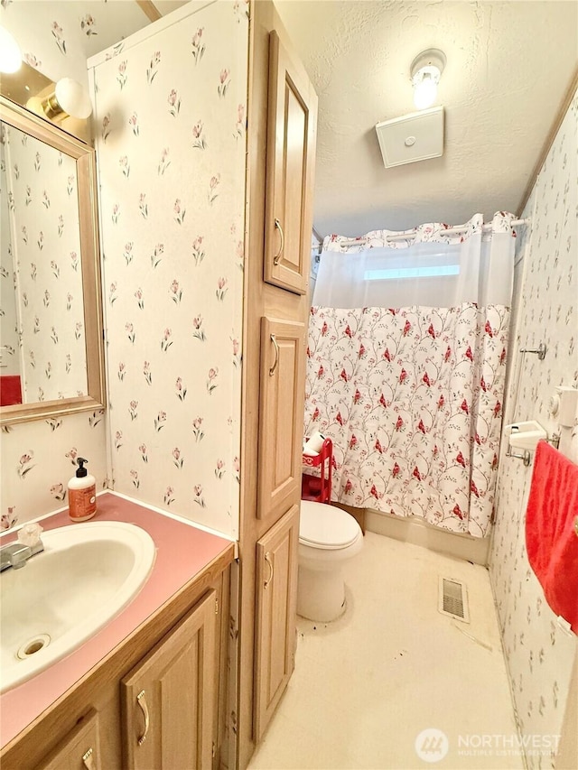 bathroom with vanity, toilet, a shower with shower curtain, wallpapered walls, and visible vents