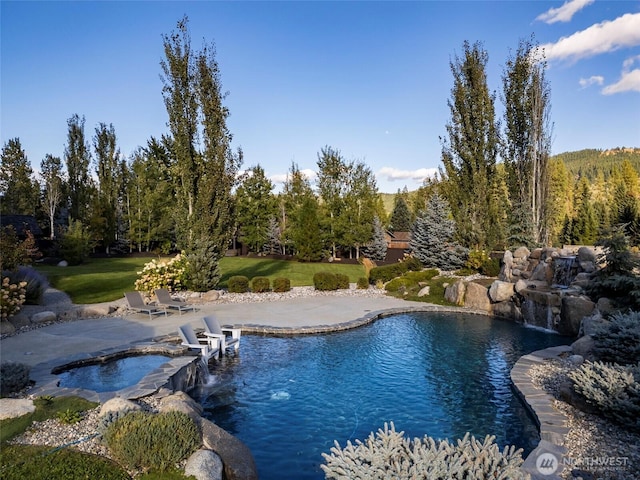 8105 Icicle Rd, Leavenworth, WA 98826 - outdoor pool featuring a yard and a patio area