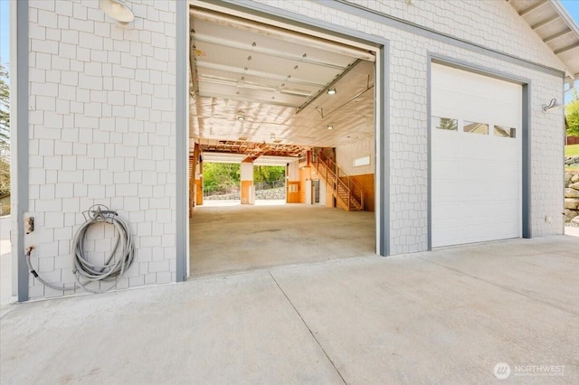 1447 Everette Ln, Freeland, WA 98249 - garage with concrete driveway