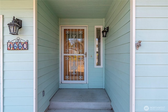 property entrance with covered porch