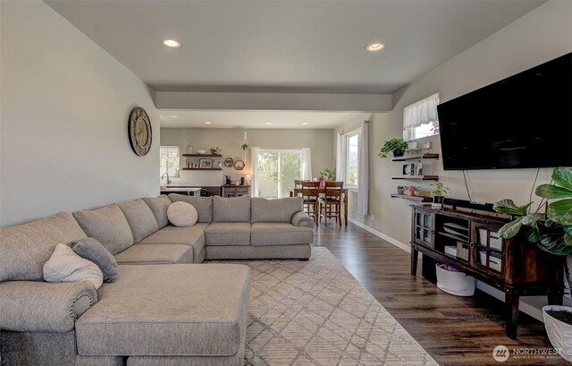 living area featuring recessed lighting, baseboards, and wood finished floors