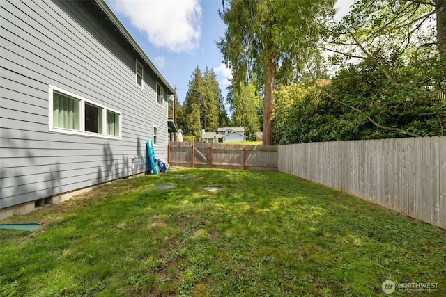 view of yard featuring a fenced backyard