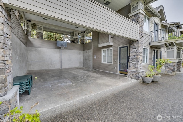 9229 122nd Ct NE Unit 13, Kirkland, WA 98033 - view of patio / terrace featuring a balcony