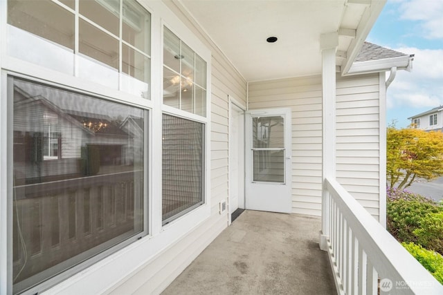 823 Landing Way, Centralia, WA 98531 - balcony with a porch