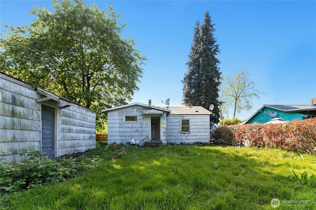 99 Sumner Ave, Sumner, WA 98390 - rear view of property featuring a lawn and entry steps