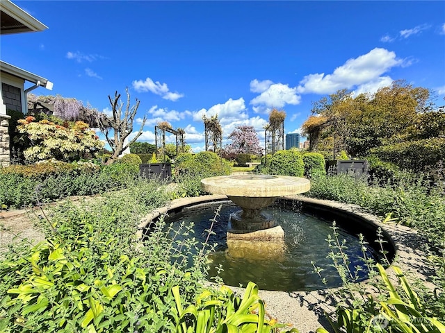 9676 Evergreen Dr, Bellevue, WA 98004 - view of property's community featuring a garden pond