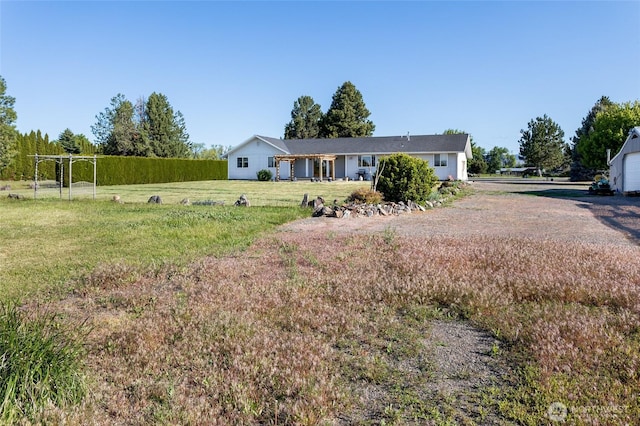 2710 Willowdale Rd, Ellensburg, WA 98926 - ranch-style home featuring a front yard