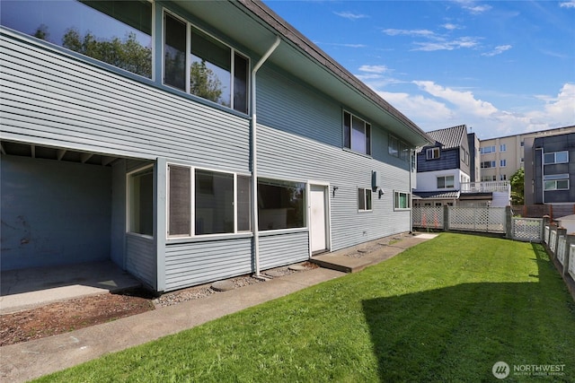 223 W Kinnear Pl, Seattle, WA 98119 - photo 3