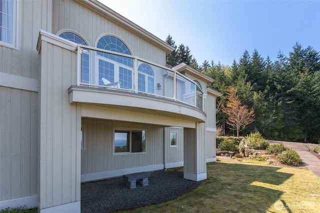 581 Harbor View Dr, Port Angeles, WA 98363 - view of front of home featuring a front yard