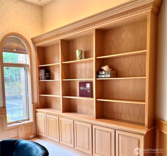 581 Harbor View Dr, Port Angeles, WA 98363 - details featuring built in features