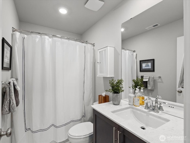 20352 132nd St SE, Monroe, WA 98272 - full bath with visible vents, curtained shower, vanity, toilet, and recessed lighting