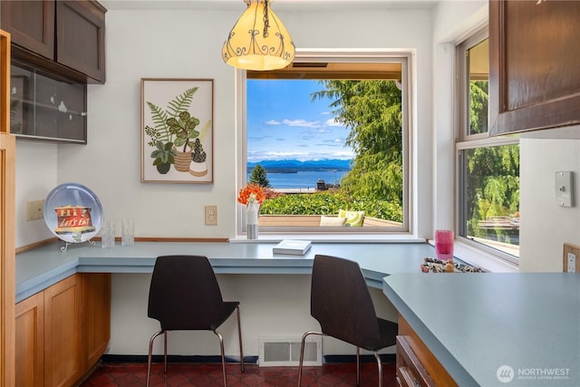 6743 40th Ave SW, Seattle, WA 98136 - office space featuring built in study area