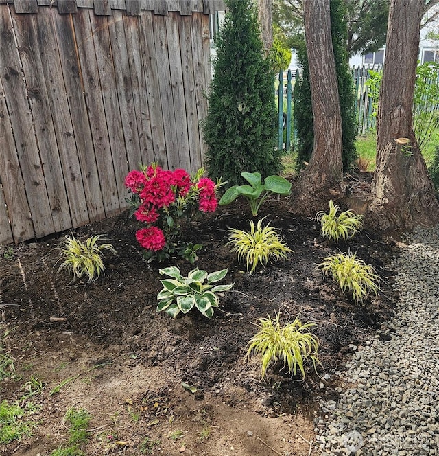 108 W 3rd St, Lind, WA 99341 - view of yard with fence