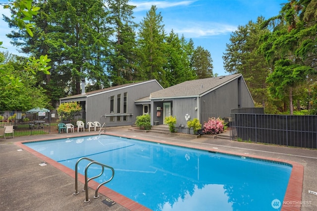 11547 SE 175th St Unit 1, Renton, WA 98058 - community pool with a patio area