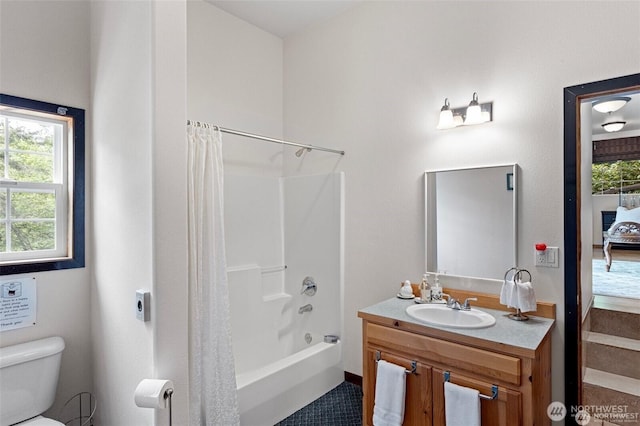 17613 Butler Rd, Snohomish, WA 98290 - full bath with toilet, vanity, and shower / tub combo with curtain