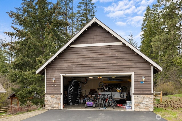 view of detached garage