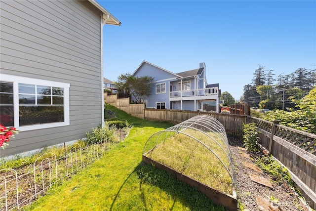 view of yard featuring a fenced backyard