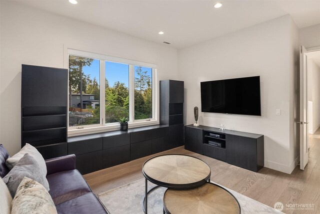 209 Northside Rd, Bellevue, WA 98004 - living room featuring light wood finished floors and recessed lighting