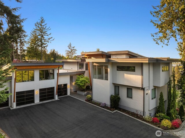 209 Northside Rd, Bellevue, WA 98004 - contemporary house featuring a garage and driveway