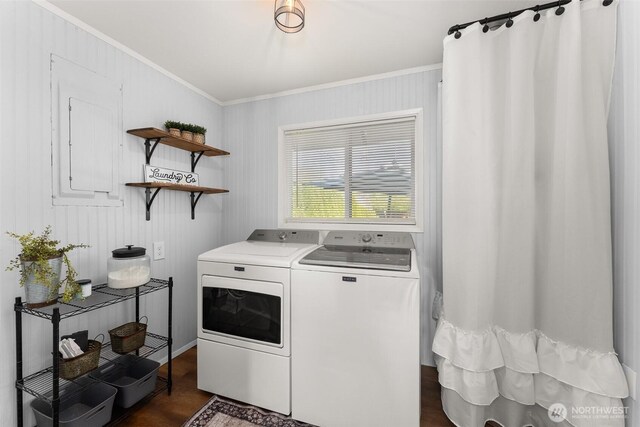 clothes washing area featuring laundry area, dark wood-style flooring, washing machine and clothes dryer, baseboards, and ornamental molding