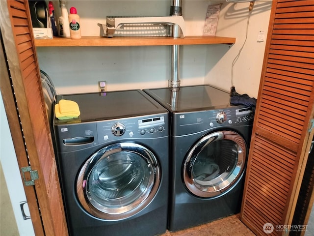 21926 Vashon Hwy SW, Vashon, WA 98070 - clothes washing area with independent washer and dryer