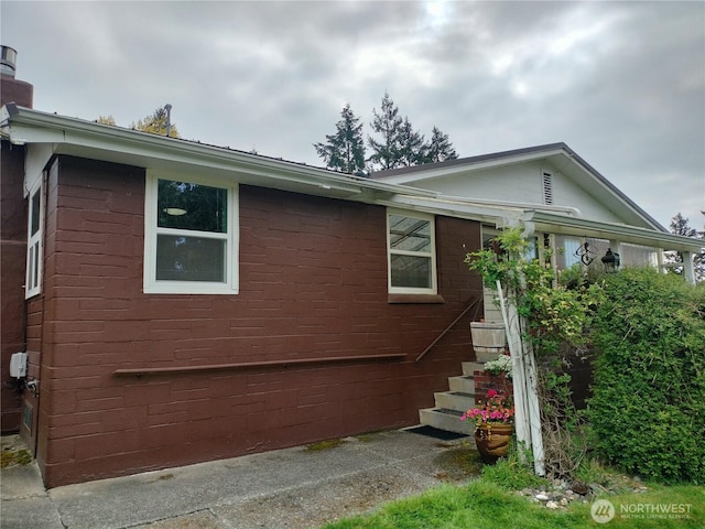 21926 Vashon Hwy SW, Vashon, WA 98070 - view of front of property featuring a chimney