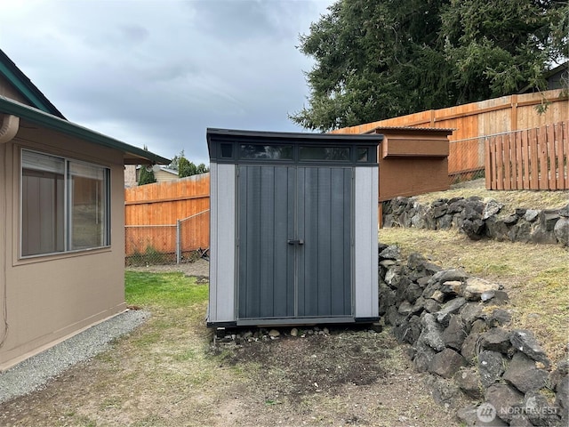 1615 S 90th St, Tacoma, WA 98444 - view of shed with fence