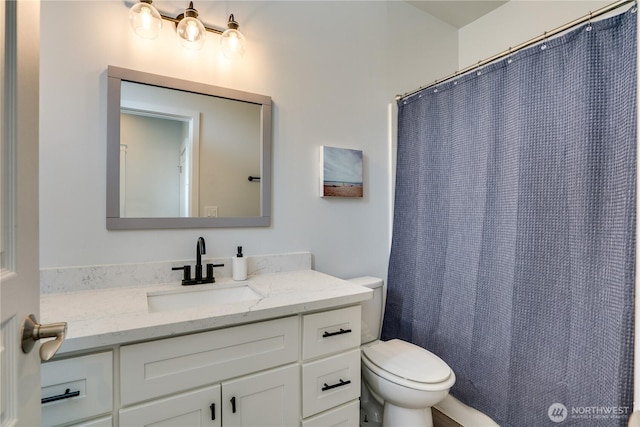 full bath featuring toilet, a shower with curtain, and vanity