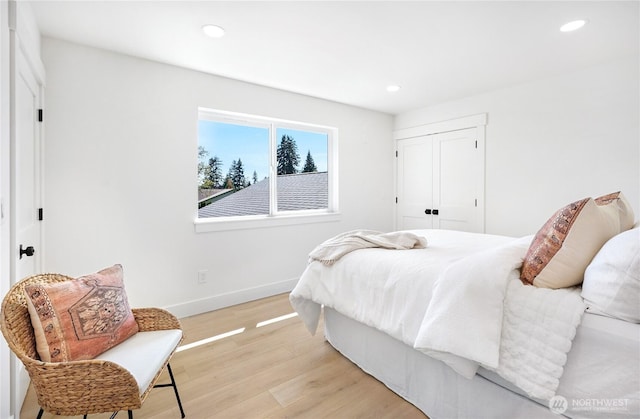 bedroom featuring recessed lighting, light wood-style floors, and baseboards