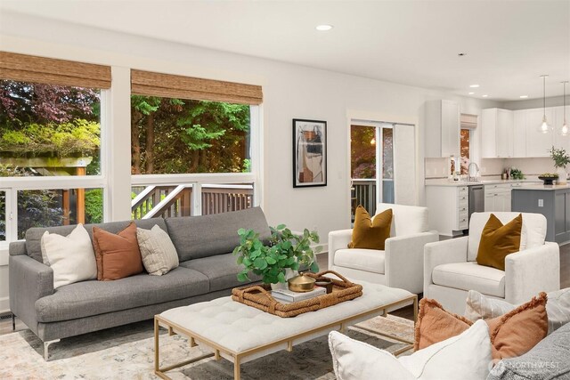 325 6th Ave S, Kirkland, WA 98033 - living area featuring recessed lighting