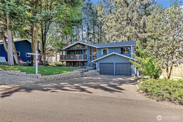 791 NE Pinecrest Dr, Bremerton, WA 98311 - raised ranch with driveway, an attached garage, a front lawn, and a balcony
