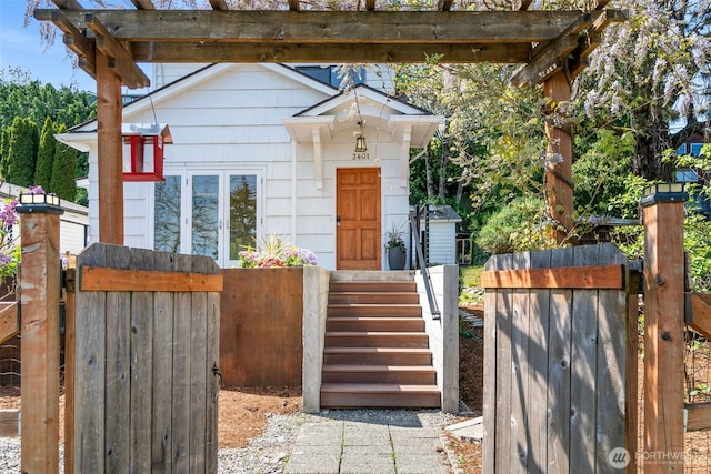 view of front facade featuring fence and a gate