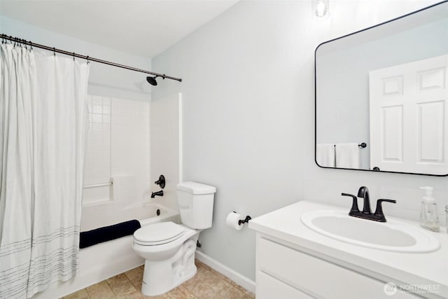 full bathroom featuring vanity, baseboards, shower / bath combo with shower curtain, and toilet