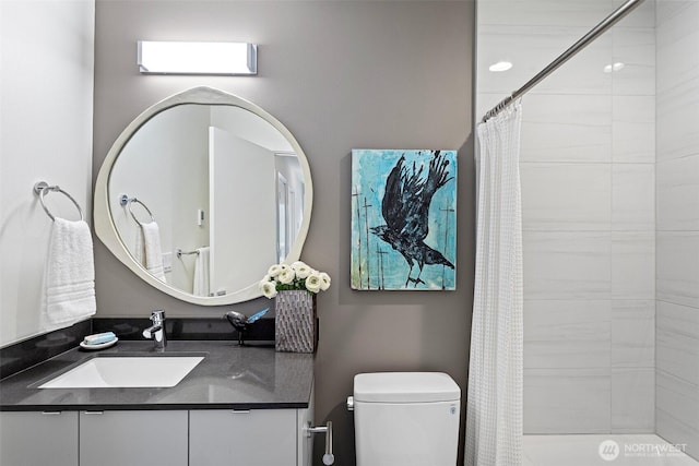 full bath featuring toilet, a shower with curtain, and vanity
