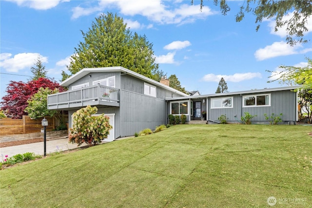 view of front of house featuring fence, a chimney, driveway, and a front yard