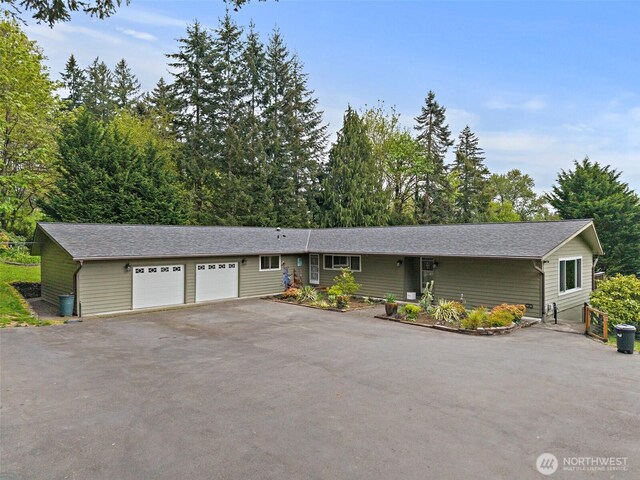 15304 SE 296th St, Kent, WA 98042 - ranch-style home with a garage and aphalt driveway