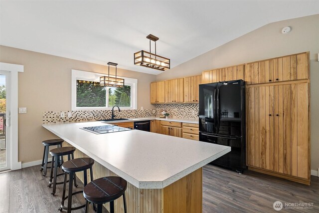 15304 SE 296th St, Kent, WA 98042 - kitchen with a kitchen bar, a sink, dark wood finished floors, black appliances, and vaulted ceiling