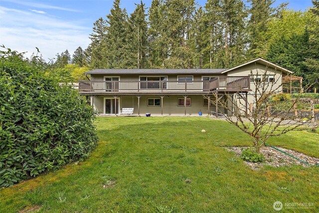 15304 SE 296th St, Kent, WA 98042 - back of property featuring a lawn and a deck