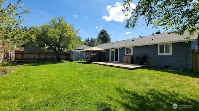 7005 226th Pl SW, Mountlake Terrace, WA 98043 - back of property featuring a lawn and fence