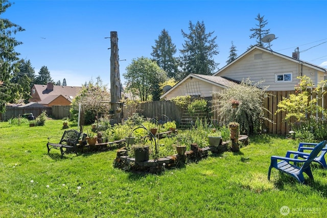 view of yard featuring a vegetable garden