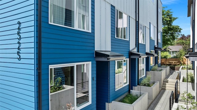 2525 29th Ave S Unit D, Seattle, WA 98144 - view of side of property with a garden