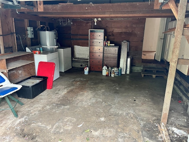 garage featuring water heater and independent washer and dryer