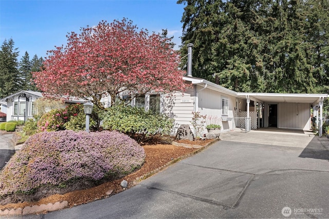 view of front facade featuring a carport and aphalt driveway