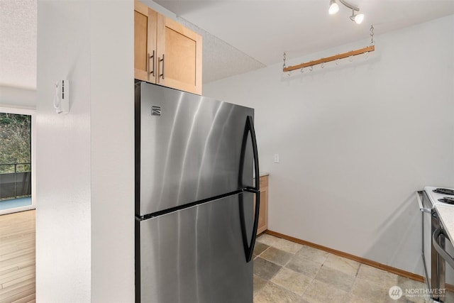 7924 212th St SW Unit 202, Edmonds, WA 98026 - kitchen featuring baseboards, freestanding refrigerator, and electric range