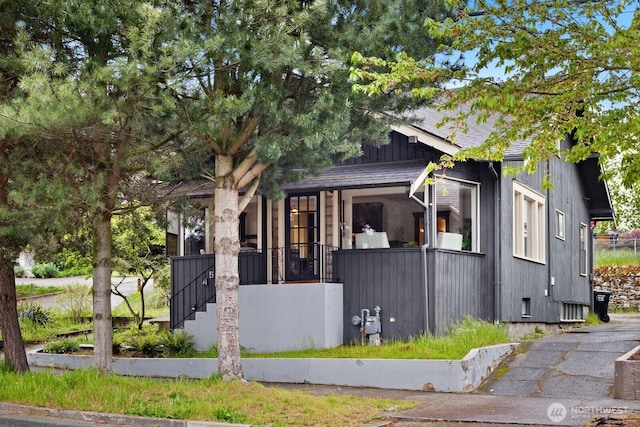 view of front facade featuring a porch